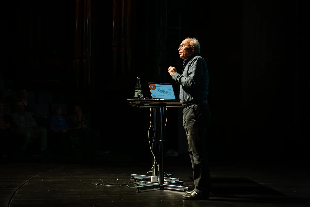 An einem Vortrag an der Kantonsschule Zürcher Oberland spricht er über das Schweizer Bildungssystem. (Archiv) Bildung - Ein Menschenrecht?